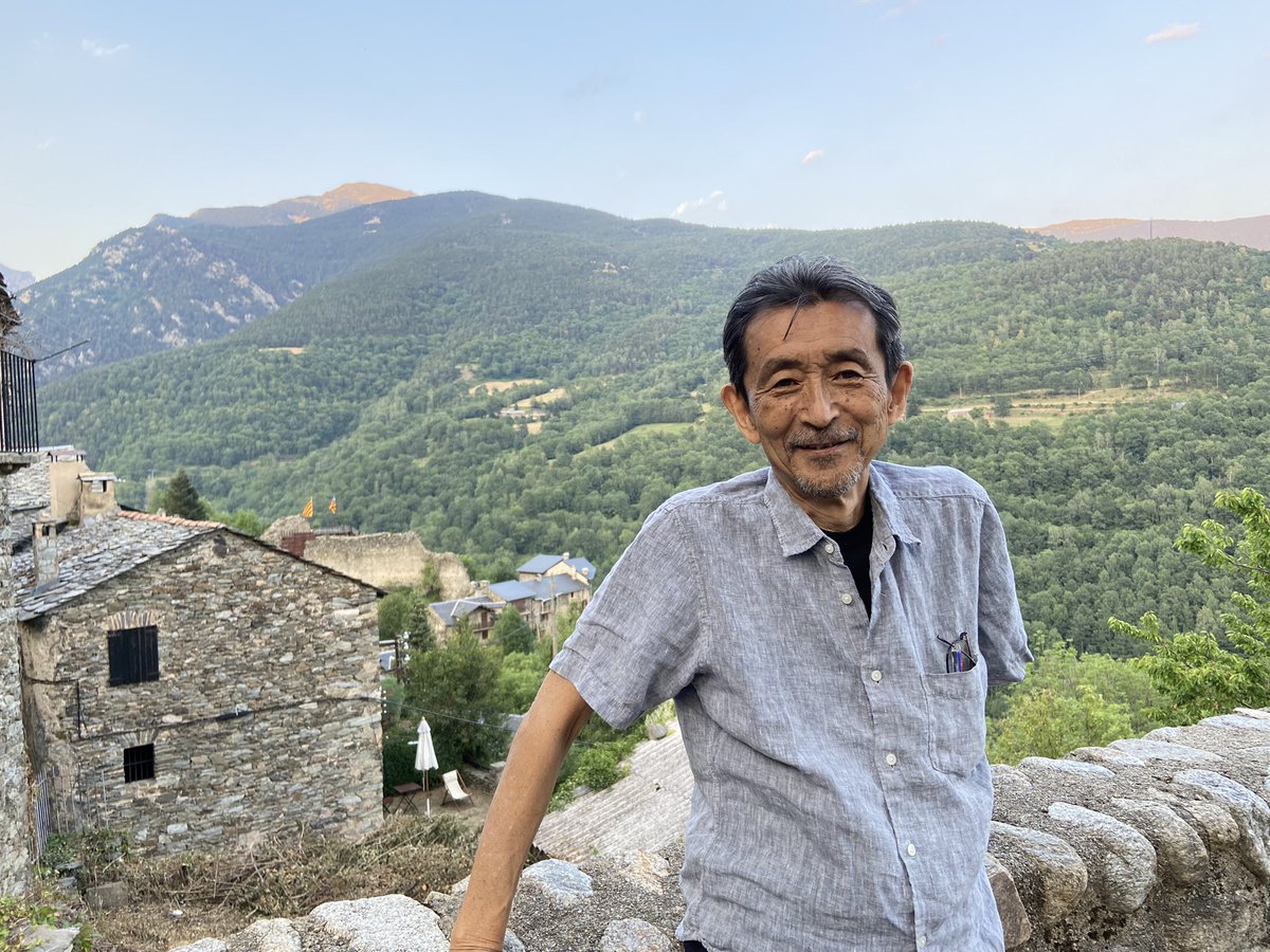 L’amic Ko Tazawa ens ha deixat als 68 anys després d’una brillant trajectòria: traductor del Tirant lo Blanc, Camí de sirga, La Plaça del Diamant o La pell freda, i autor d’un diccionari català-japonès, passava l’estiu a Queralbs i és aquí on vam acomiadar-nos el mes de juliol.