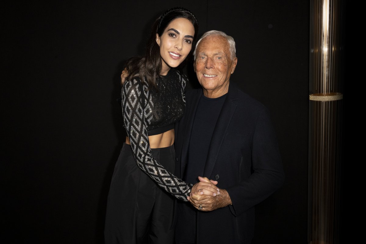 armani's tweet photo. Mr Armani with his special guests at the #GiorgioArmani Spring Summer 2023 Womenswear fashion show.

@m_hunziker @anna_foglietta @RocioMMorales
@IsabellaPoti @Kristina_Lunz https://t.co/OSEf3Avrbr