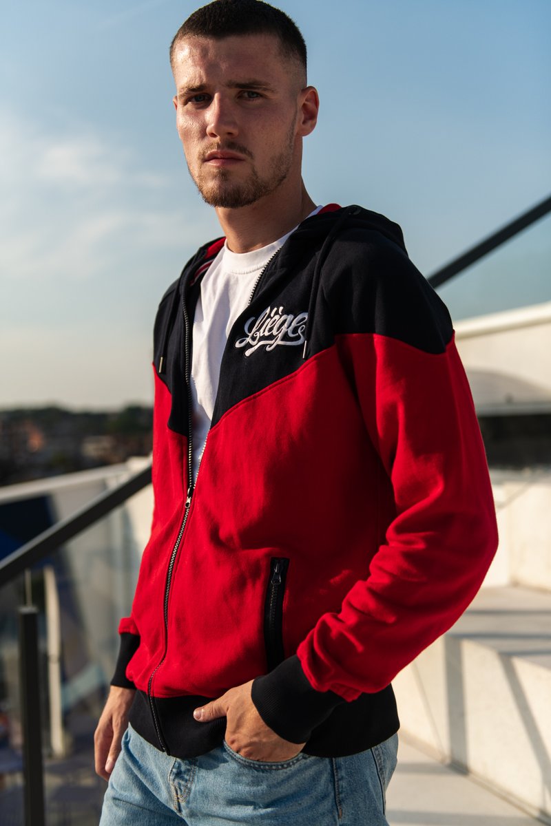 rfcliege's tweet photo. 📸 Jordan #Bustin a été photographié par Elodie #Timmermans sur le rooftop de l’hôtel/résidence #YUST, sur l’esplanade de la gare des Guillemins. https://t.co/EcI5Sx7khH