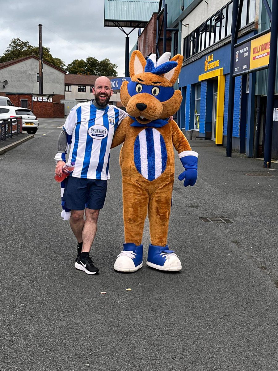 ConkerCaptain's tweet photo. We made that dream a reality๐ซBrilliant run from @SMcCue83 in the memory of his Father #RunforColin from Rugby park to Somerset park back thank you๐ @KilmarnockFC @KillieCommunity @AyrUnitedFC @jordanallison_ https://t.co/atA7TVf8yg