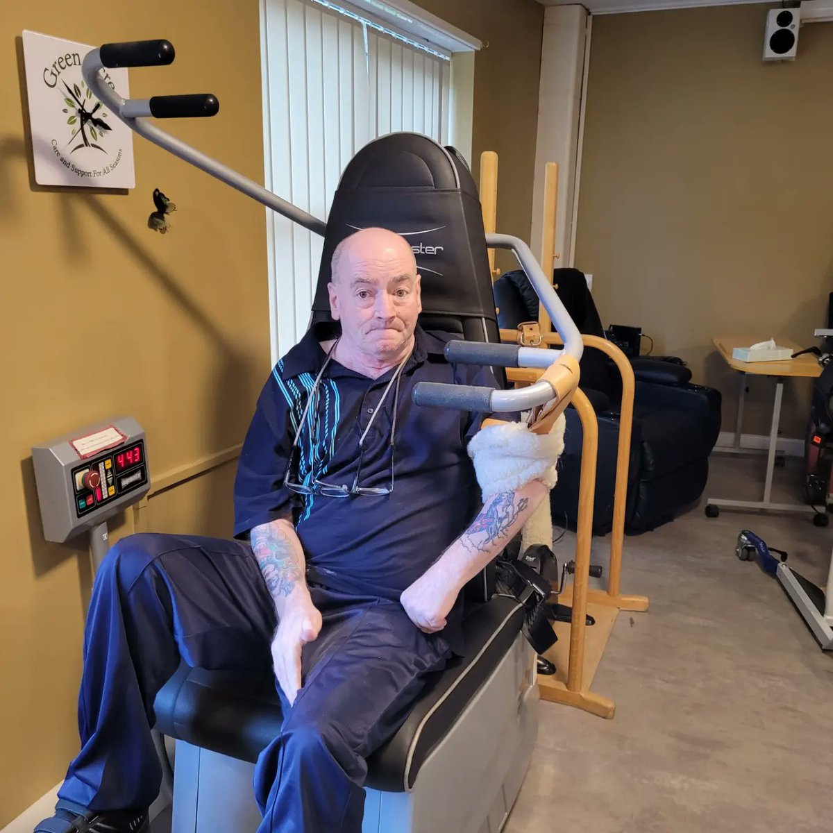 GreenAcressmbc's tweet photo. To help Mark with his mobility and flexibility of his muscles (due to a stroke he has limited movement in his left side) Mark uses the shape master machine to relieve any tension in his arms and legs 👨🏻‍🦼💪🏻🦵🏻 @TheStrokeAssoc https://t.co/3XBCFCBel8