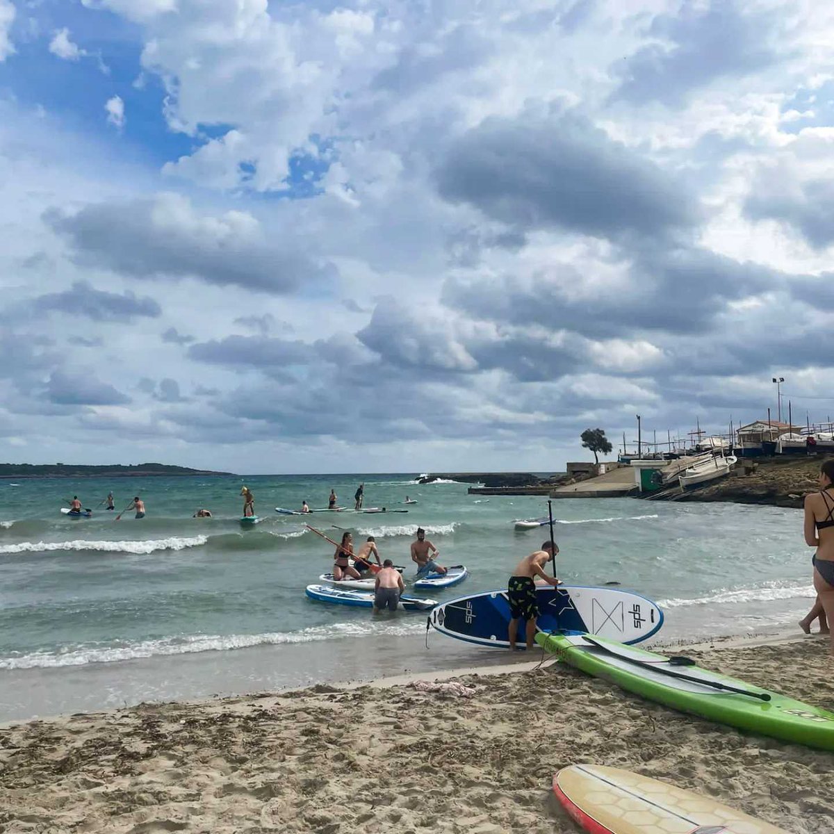 fp_communities's tweet photo. #MALLORCA 2022! 😍🦩 Ein unglaubliches Wochenende liegt hinter uns – Sonne, Meer &amp; Strand satt, viel gutes Essen und vielleicht auch der ein oder andere kleine Kater..😉
Ob beim SUP, unseren zahlreichen Ausflügen oder abends auf der Tanzfläche – DANKE für so viele tolle Momente! https://t.co/27HriPiefz