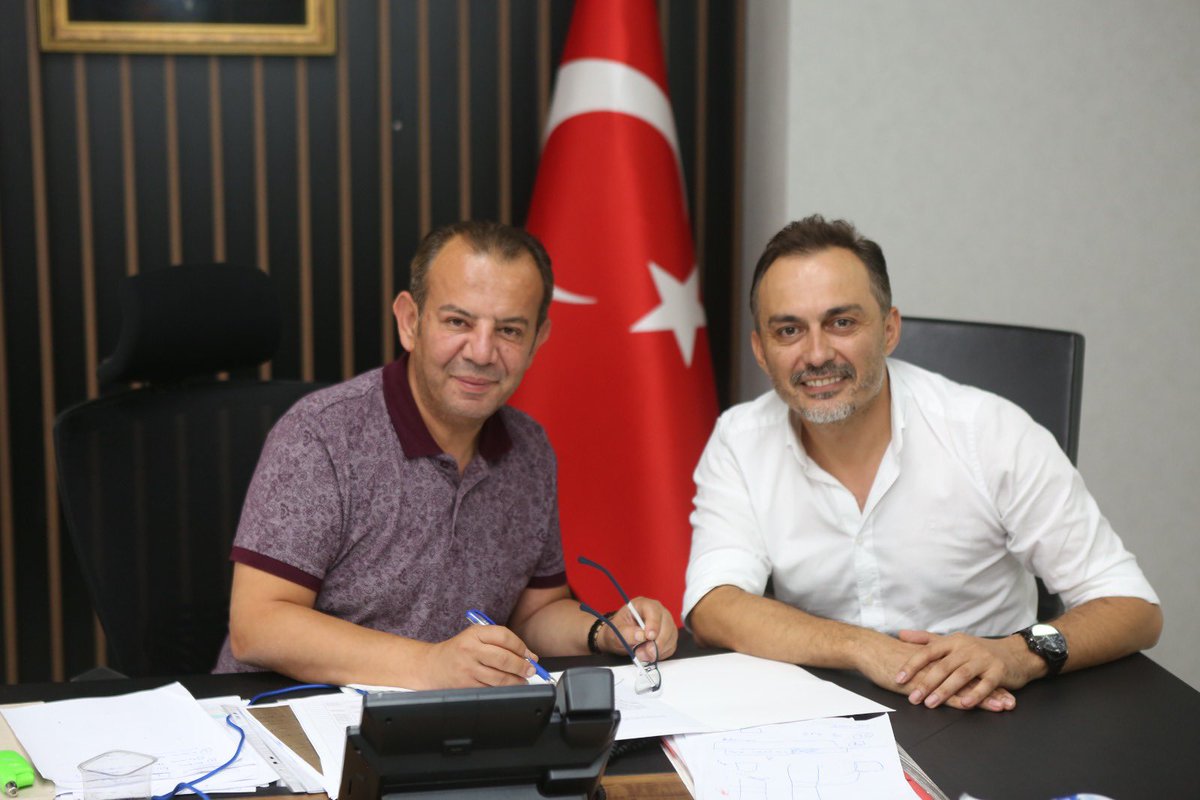 Dünde, bugün de, yarın da yanındayım. 😉