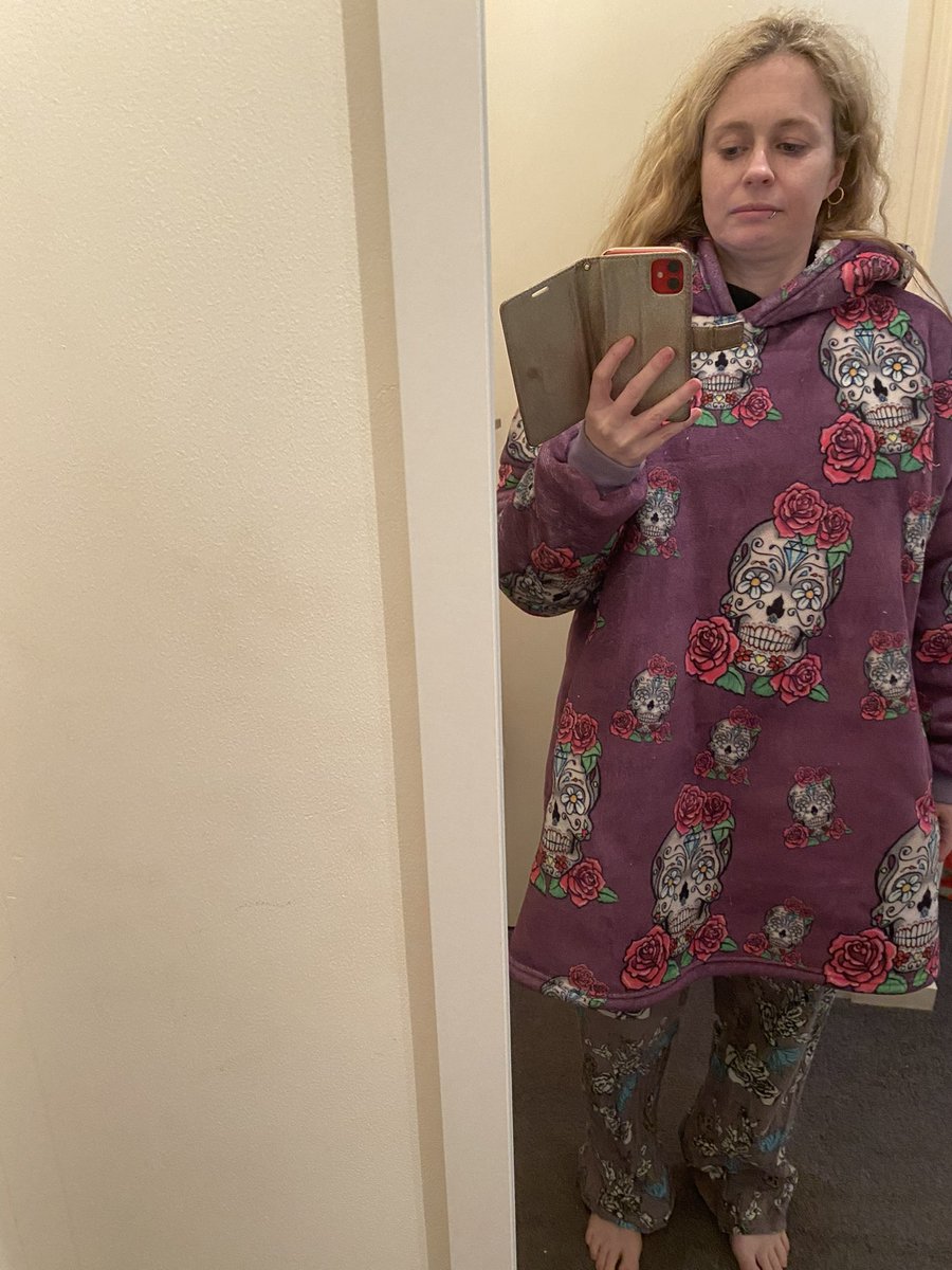 gilliansxgirl's tweet photo. #beserkwardrobechallenge2022day26 #pyjamas #liptember #womensmentalhealth #donatelinkbelow #nomakeup https://t.co/NKqNswvQyk