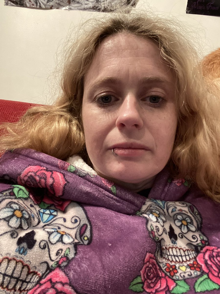 gilliansxgirl's tweet photo. #beserkwardrobechallenge2022day26 #pyjamas #liptember #womensmentalhealth #donatelinkbelow #nomakeup https://t.co/NKqNswvQyk