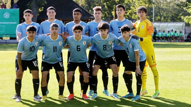 RochaFCSAD's tweet photo. 😍 𝑶𝑹𝑮𝑼𝑳𝑳𝑶 𝑫𝑬 𝑹𝑶𝑪𝑯𝑨

👏 @Uruguay Sub 17 se coronó campeón del Torneo 4️⃣ Naciones tras ganarle a Bélgica 2-1. @MximoCabral7 fue titular en todos los juegos de la celeste 🔥

#LosDelEste ☀️ https://t.co/Bw8yzY6eE9