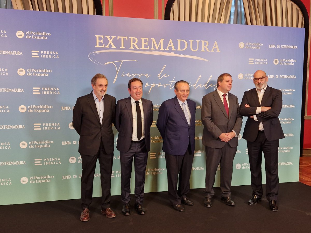 Ingenostrum_'s tweet photo. Esta mañana nuestro CEO Santiago Rodríguez Agúndez ha asistido al desayuno “Extremadura, tierra de oportunidades”, organizado por @elperiodico_esp en Madrid, dónde el presidente de la @Junta_Ex , @gfvara, ha señalado la gran capacidad de trabajo de las empresas de esta comunidad https://t.co/FhEoQsGPmd