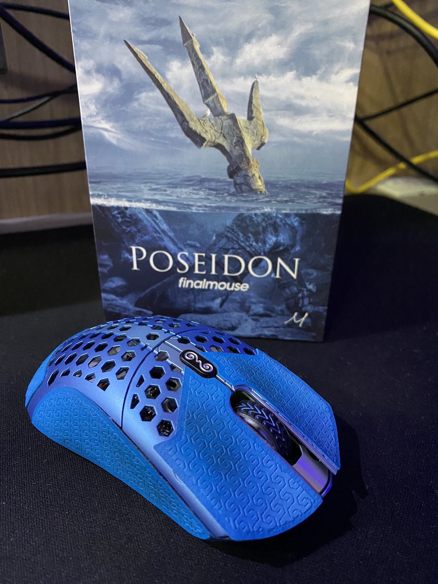 VENDO FINAL MOUSE - POSEIDON MEDIUM

3 Meses de uso em perfeito estado.
R$ 1900,00.

Um dos melhores mouses que ja usei, se não o melhor!
Só vou vender porque preciso pagar umas contas.

Quem puder dar RT, só agradece 💜🥹