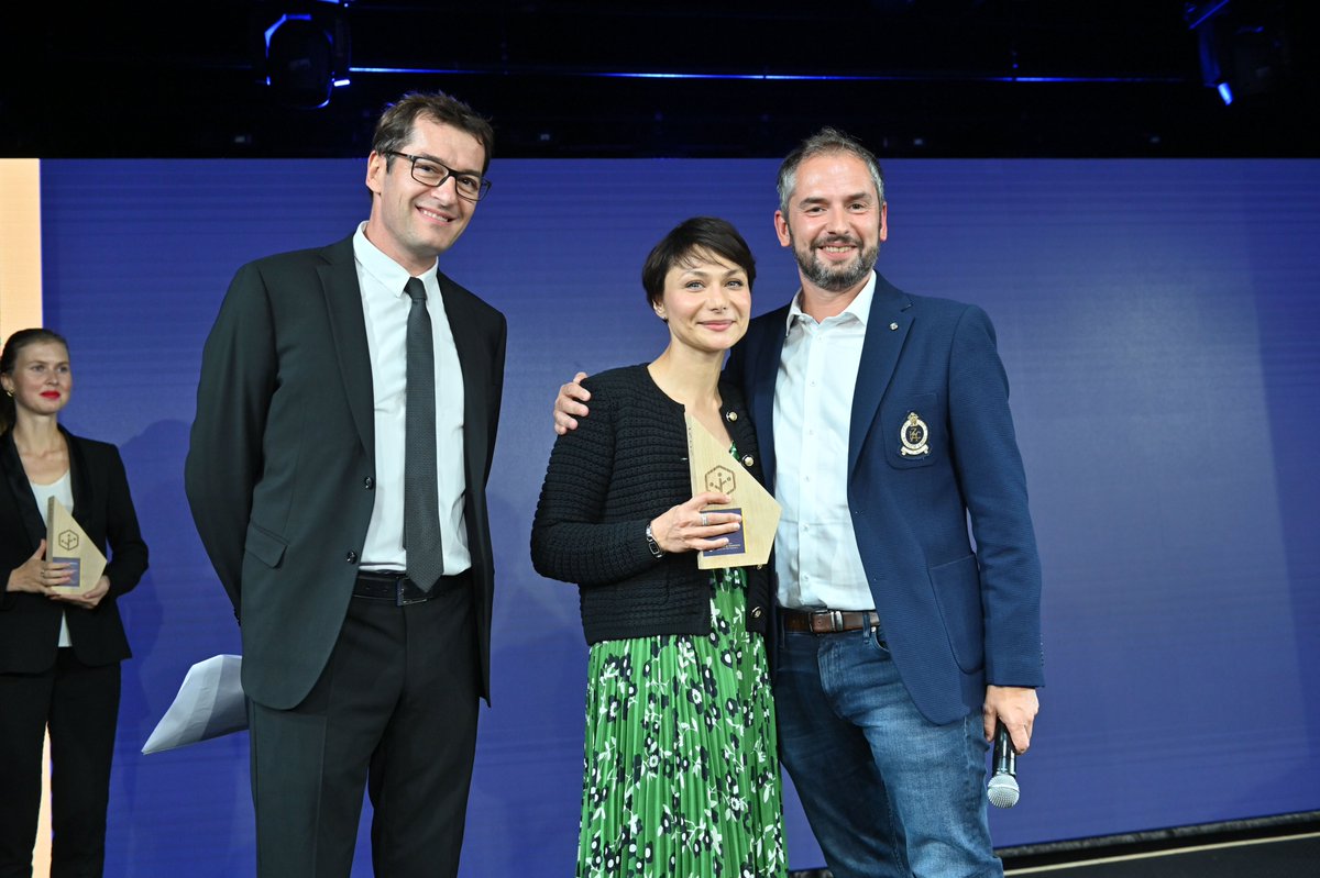 [2/3]🏆Deux nouvelles catégories ont donc été créées: le Trophée Initiative locale/RSE a notamment récompensé cette année le centre Rives de l’Orne du groupe <a href="/Apsys_Group/">Apsys</a> pour les ambitieuses initiatives mises en œuvre pour lier la vie du site aux activités de ses riverains.