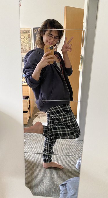 Outfit check!!! Heading to class now!! Wish me luck 💙💕 https://t.co/j3pAG0SHY1