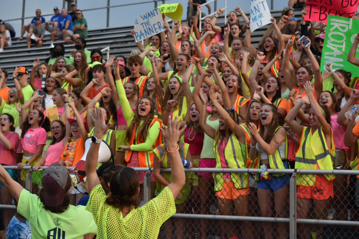 Bishop Chatard Student Section tweet media