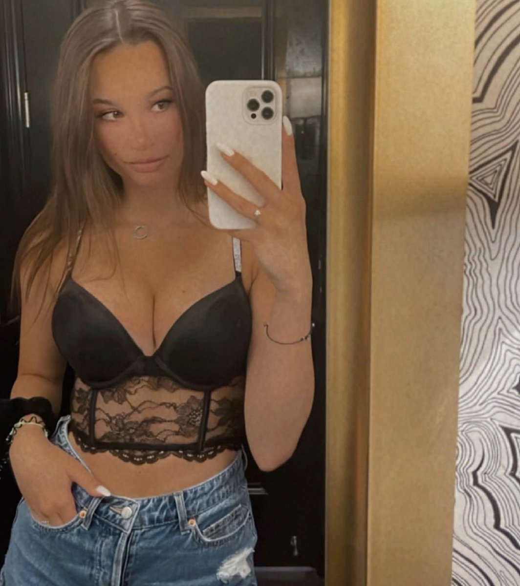 Isabelanotgeil's tweet photo. Wer will mir ein TittenFi** geben ?👅
RT https://t.co/wjqOhcJrmW