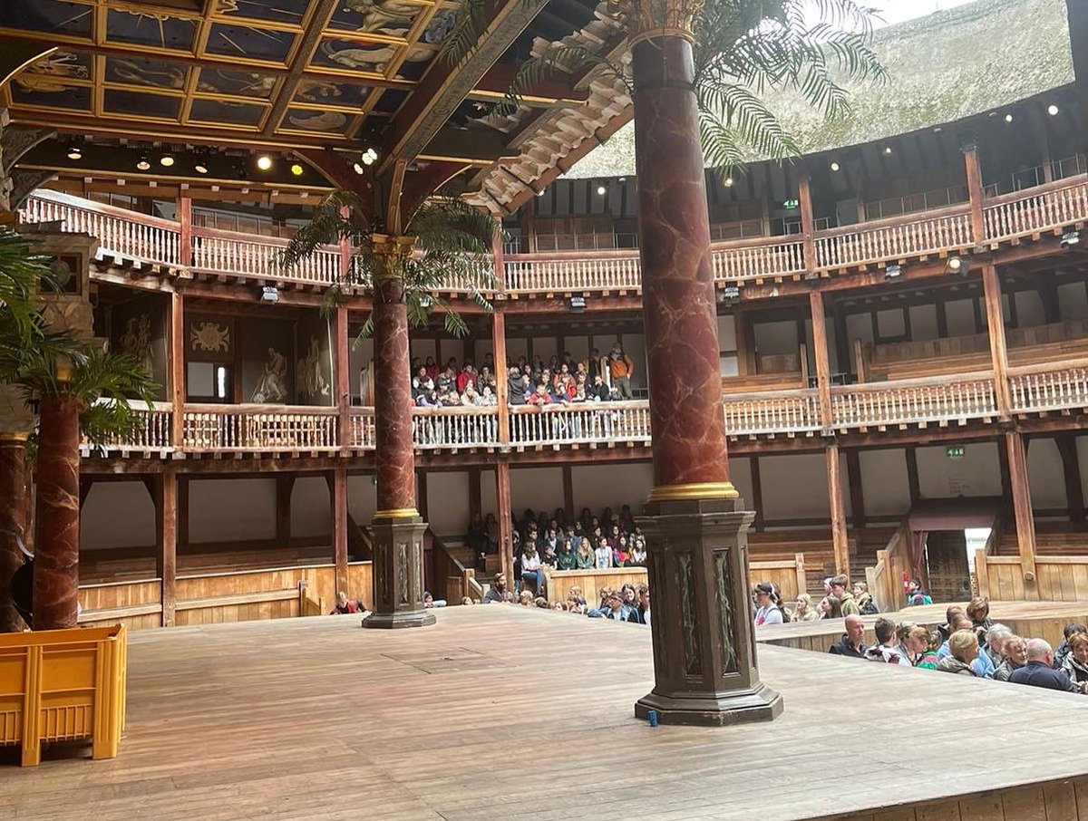 fus6th's tweet photo. Yellow speedos , A three Lions on a shirt sing a long and an inflatable lobster. What a memorable experience for all our A Level Literature students at The Globe theatre in London last Friday. 
FUS English Literature is ‘such stuff as dreams are made on’ 
#shakespearesglobe https://t.co/idDIMcKoGF