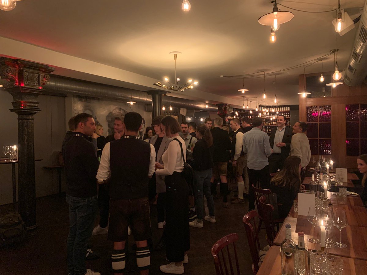 Yesterday we had a lovely networking dinner together with our TOP 50 Startups, with an evening full of success stories, insightful conversations and new ideas – it was fantastic to finally celebrate the success of our DT50 network in-person at Munich's Burger and Lobster Bank.