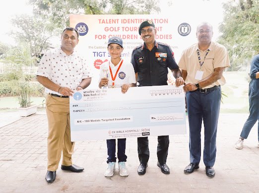PRODefRjsthn's tweet photo. 100 Medals Targeted Foundation's Talent Identification Golf Tournament held at #Rambagh Golf Club #Jaipur
GOC #61SubArea Maj Gen Rajendra Rai, felicitated the winners
45 caddies&15 children participated
Winners - Mukeem Ali in Caddies category & Shiksha Jain - Children cat https://t.co/51GSljbuXn
