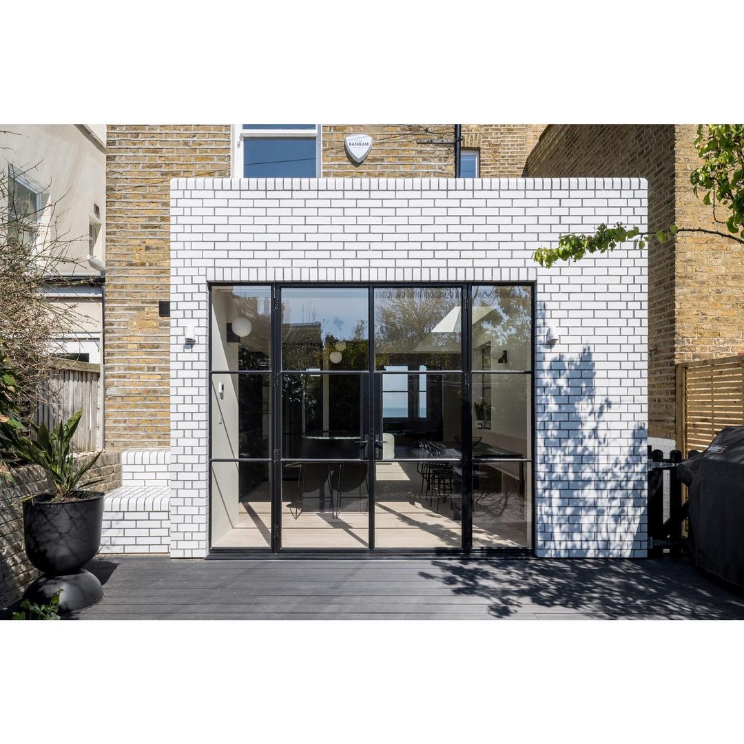 H&E Smith Ltd tweet media