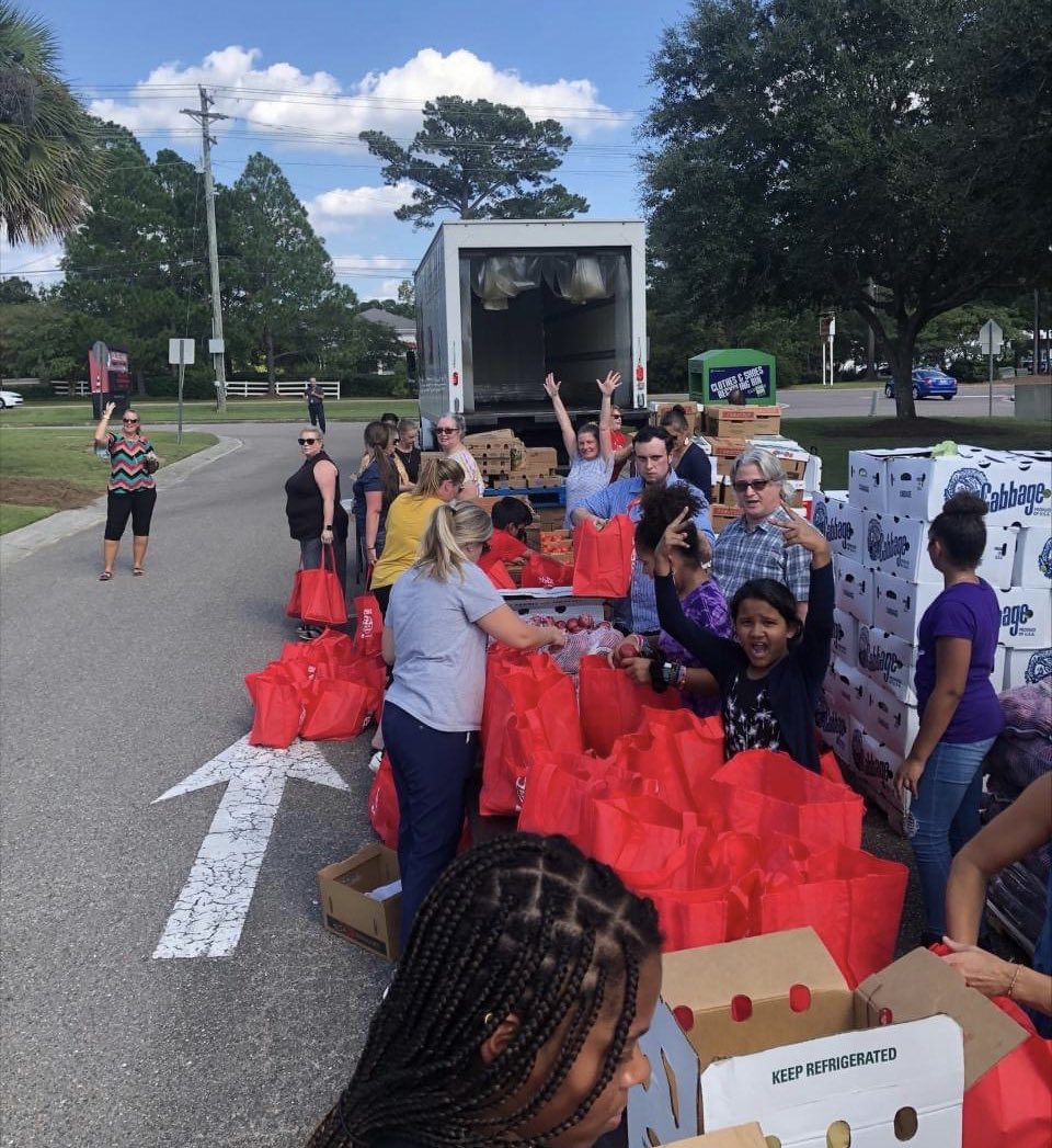 cpmiddle's tweet photo. On 9/21/22, the @cpmiddle team of staff and students in conjunction with @LCFoodBank served food at no cost to our school families and community! What a rewarding experience to be a part of and what an amazing amount of food provided! #CPMrocks #cpmstrong #squireinspire https://t.co/dOhMllkdJu