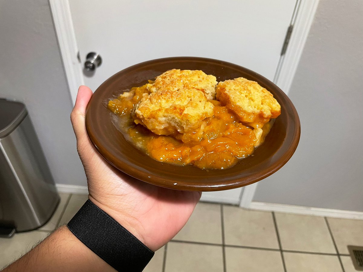 aporrasro's tweet photo. Made peach cobbler for the first time https://t.co/637d0qrYYS