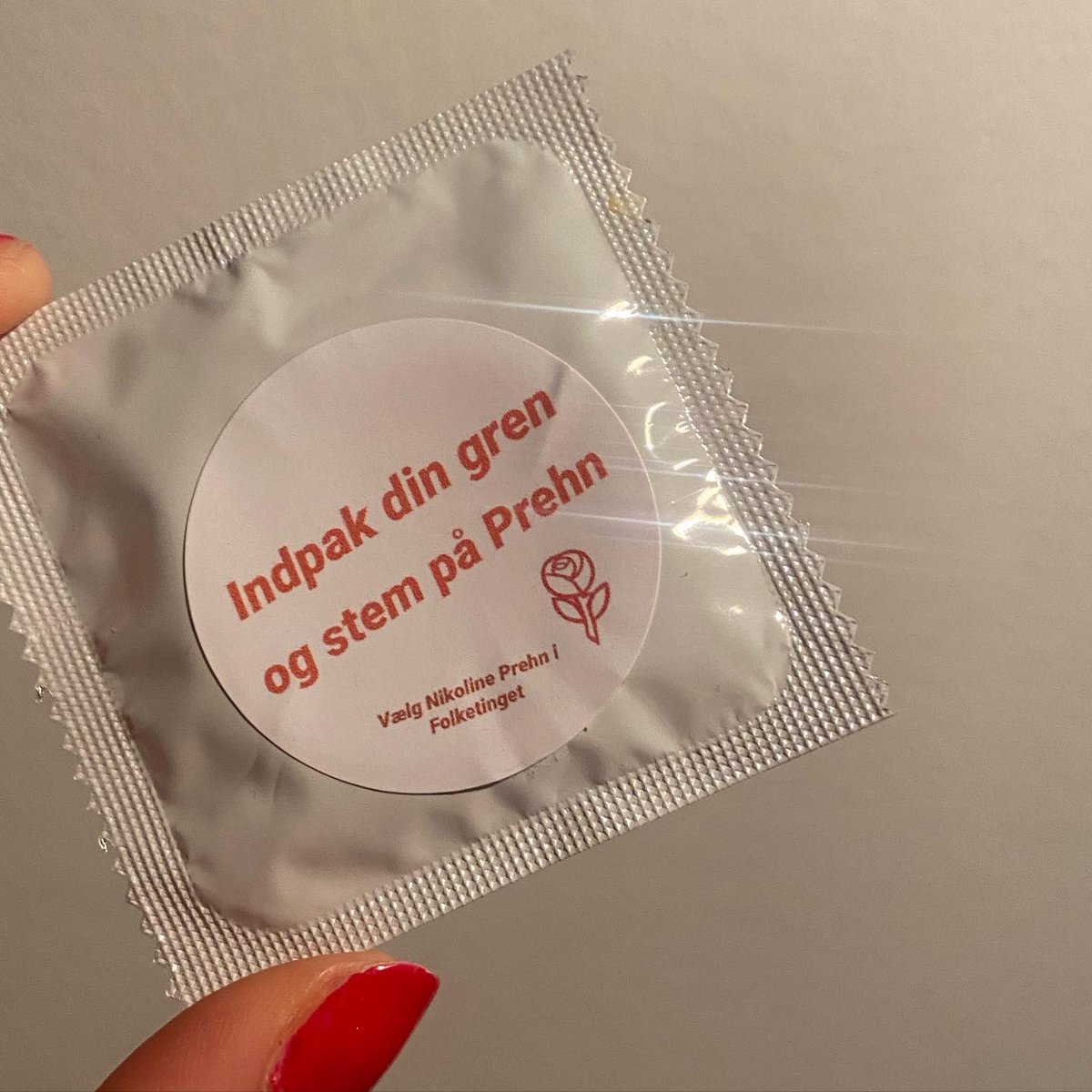 Indpak din gren og stem på Prehn💖
Kondomer som kampagnemateriale. 
Fordi bedre seksualundervisning er enormt vigtigt. Fordi det er vigtigt at tale om samtykke, grænser, køn og seksualitet.