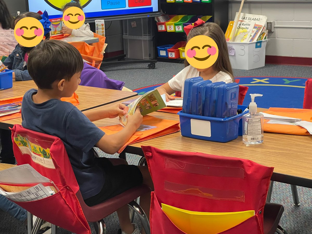 Drjackieamtz's tweet photo. ¡Lectura independiente en este salón de primero! Los estudiantes tenían muchas razones importantes por las cuales debemos leer todos los días. @Karlacruzk @HumbleISD_RPE https://t.co/Id67q2UuQa
