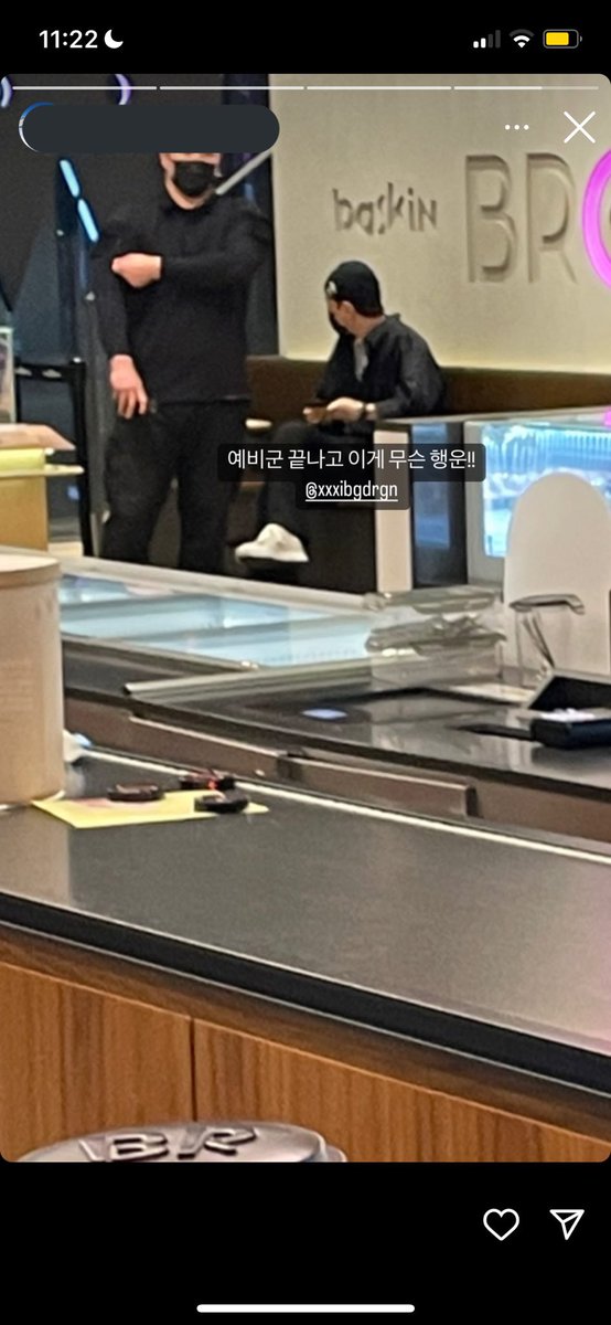 dgmn1218's tweet photo. OP, please the guy you had selfie is not Jiyong 🤣😅 https://t.co/06rOua8qd4