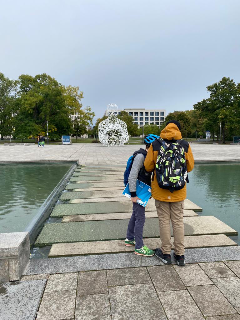 mathcitymap's tweet image. Hallo im neuen #Schuljahr liebe @Mathe_Adler! 🦅 Mit einem #Mathtrail starten die Siebtklässler in ein Jahr voller Rätsel und Knobeleien 🔢
@goetheuni @Stadt_FFM #iteachmath #twlz #digitalebildung