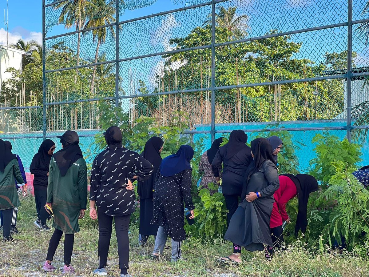 “ހަންހާރަވެތި ބެލެނިވެރިން” ♥️

ލޯބިވާ ބެލެނިވެރިންގެ ދުވަސް ފާހަގަ ކުރުމުގެ ގޮތުން ބޭއްވުނު ޓްރެޝާރ ހަންޓްގެ ތެރެއިން. 
<a href="/MoEdumv/">Ministry of Education</a> 

( 22/09/2022)
