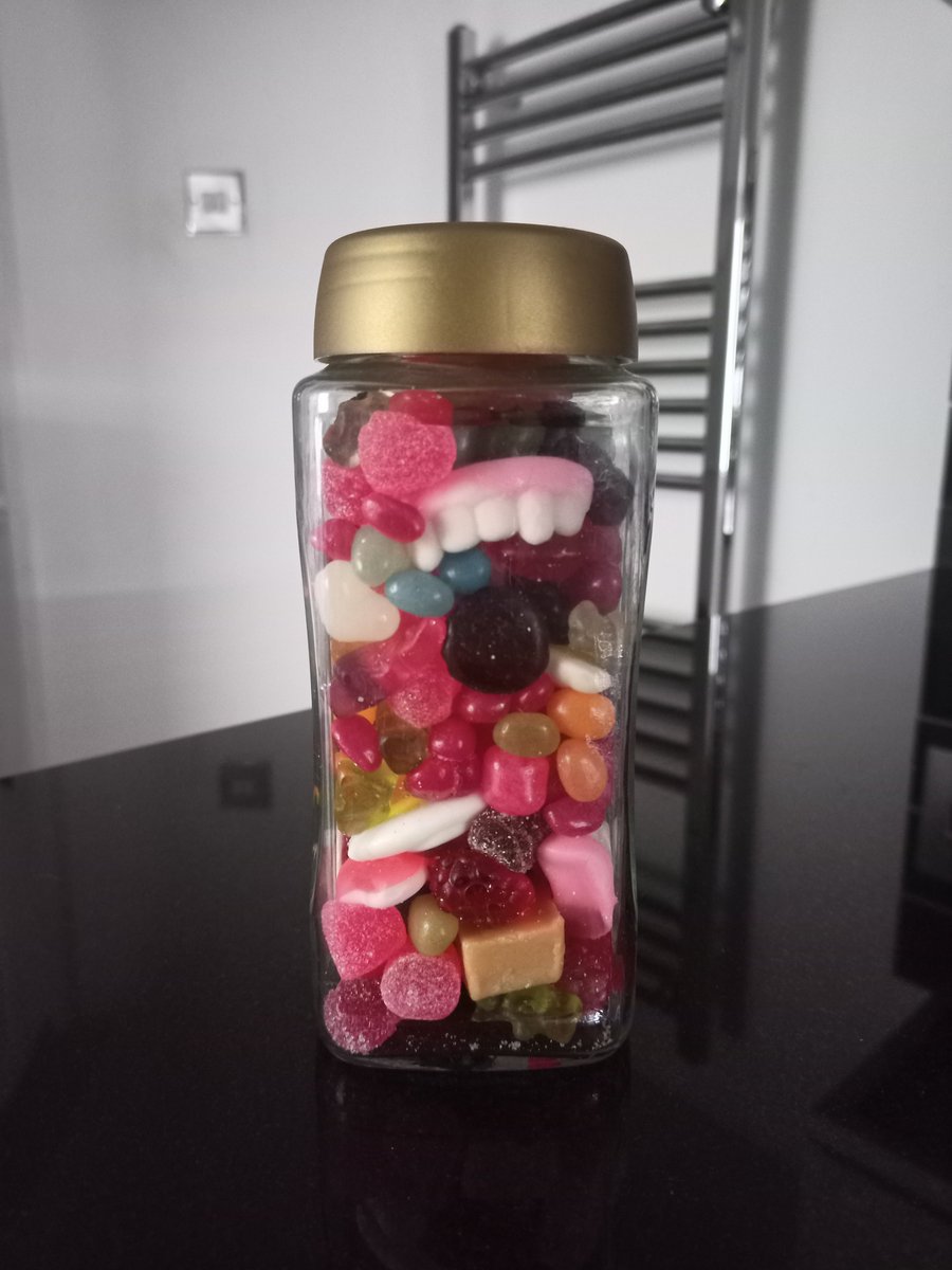 GOLDEN TICKET MINI-GAME COMPETITION

Another celebration of all that is <a href="/TeamKujira/">teamkujira</a> ❤️

How many sweets are in the jar? 🍬

Winner receives a Golden Ticket (more details below)

RULES
- Follow @KujiKast, <a href="/Kujimonsta/">KUJI Monsta 🉐</a> &amp; <a href="/SumoKuji/">Sumo 🉐</a> 
- Like and RT
- Comment how many sweets
