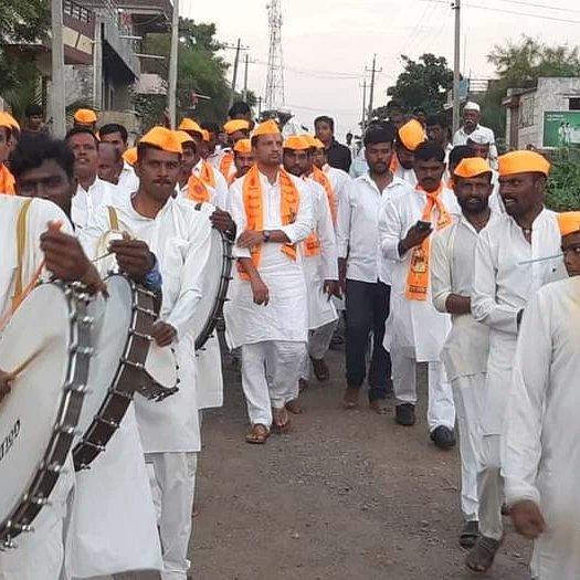 SlMuttu's tweet photo. ಶಿರಶ್ಯಾಡ ಗ್ರಾಮದ ಭಜಂತ್ರಿ ಸಮಾಜ ಬಾಂಧವರು ಏರ್ಪಡಿಸಿದ್ದ ನವರಾತ್ರಿ ಉತ್ಸವದಲ್ಲಿ ಭಾಗವಹಿಸಿ ದೇವಿಯ ಆಶೀರ್ವಾದ ಪಡೆದುಕೊಳ್ಳಲಾಯಿತು .....
#ನಾಡದೇವಿಉತ್ಸವ
#navaratri2022
#bjpindi
#bjpkarnataka
#dayasagarapatil https://t.co/MgtRVZTxXe