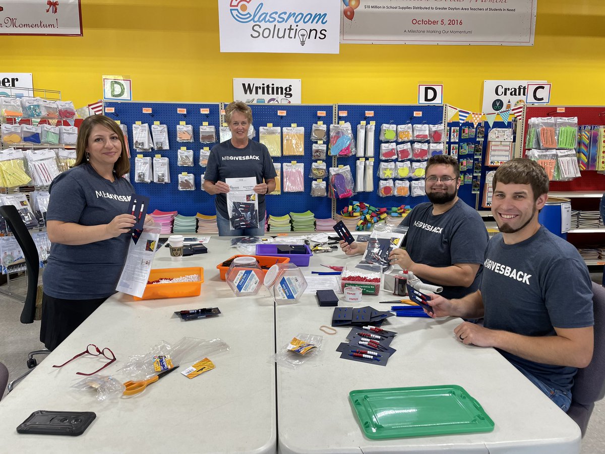 mb_benefits's tweet photo. Our #MBGivesBack team loves to support teachers all year long! Back in June, MBers volunteered their time at @crayons2classrm to help prepare the shop. In August, we held a school supply drive and donated the top ten supplies most needed by our local teachers! #MuchBetterAtMB https://t.co/h42iiUZpuf