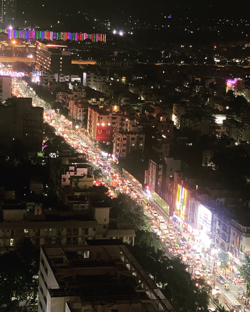 Traffic comes to a standstill as the City of Joy decks up for the biggest festival. How do you prefer travelling during Pujo days? Tell us in the comments. #DurgaPujo #DurgaPuja #Kolkata Pic credit: Indranil Roy