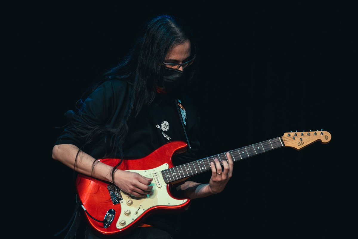 davidthomazone's tweet photo. #davidthomazone #live #guitar #guitarplayer #metal #symphonicmetal #guitarsolo #music https://t.co/2Mz4iHYEXc
