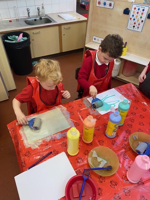 AcademyWalton's tweet photo. I think you'll agree our self-portraits look wonderful ๐
The Holly Blue Butterflies in EYFS have enjoyed drawing themselves and then creating a very colourful background for their picture ๐๐ฆ
#WPAEYFS #WPAArt #WPAExpressiveArtsandDesign #WPAPhysicalDevelopment https://t.co/JcLUAnuv02