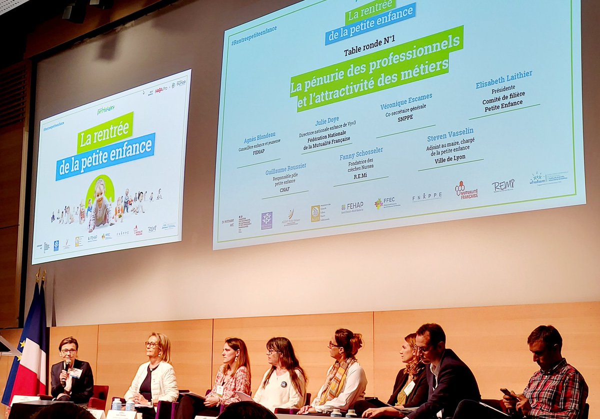 ELaithier's tweet photo. Rentrée de la petite enfance, organisée par les pros de la petite enfance au ministère des solidarités.Journée riche placée sous le signe du service public de la petite enfance.Des débats nourris,4 tables rondes:pénurie de professionnels,financements,
service public,les enfants. https://t.co/kvAud6eGTu