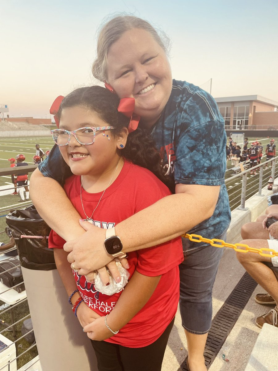 debbiesalazar's tweet photo. Thank you MHS @ManvelMajestics for a fun Friday night lights! These girls had a blast at your clinic and dancing halftime with you all! #sunsshine These @SLESuns shine everywhere they go! @gfoster_06 @MandiJaramillo https://t.co/YATEromfRo