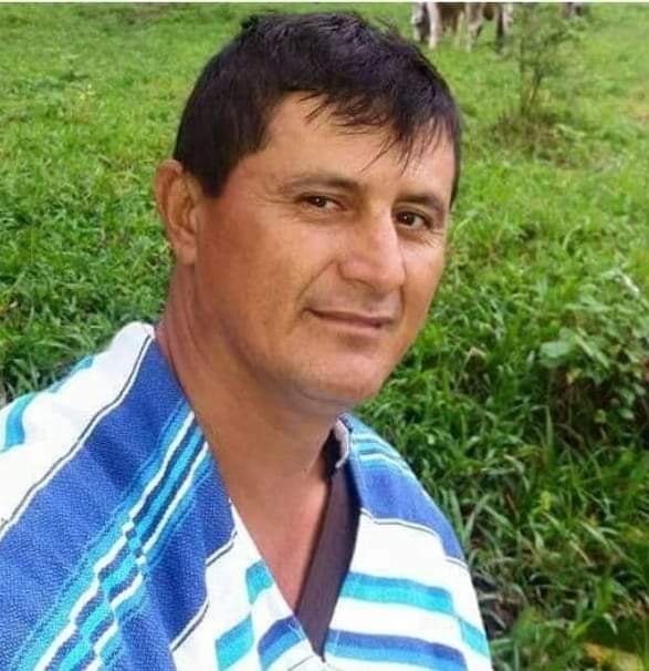 ConexionInform5's tweet photo. Asesinan a líder comunal en zona rural de #Muzo, #Boyacá. 

Se trata de Jesús Alberto Bautista, quien presentaba múltiples impactos de bala.

Hay consternación en la zona del Occidente. Amigos y líderes comunales piden justicia.

Vía: @LaIndependenci1 https://t.co/8MYixbrzJi
