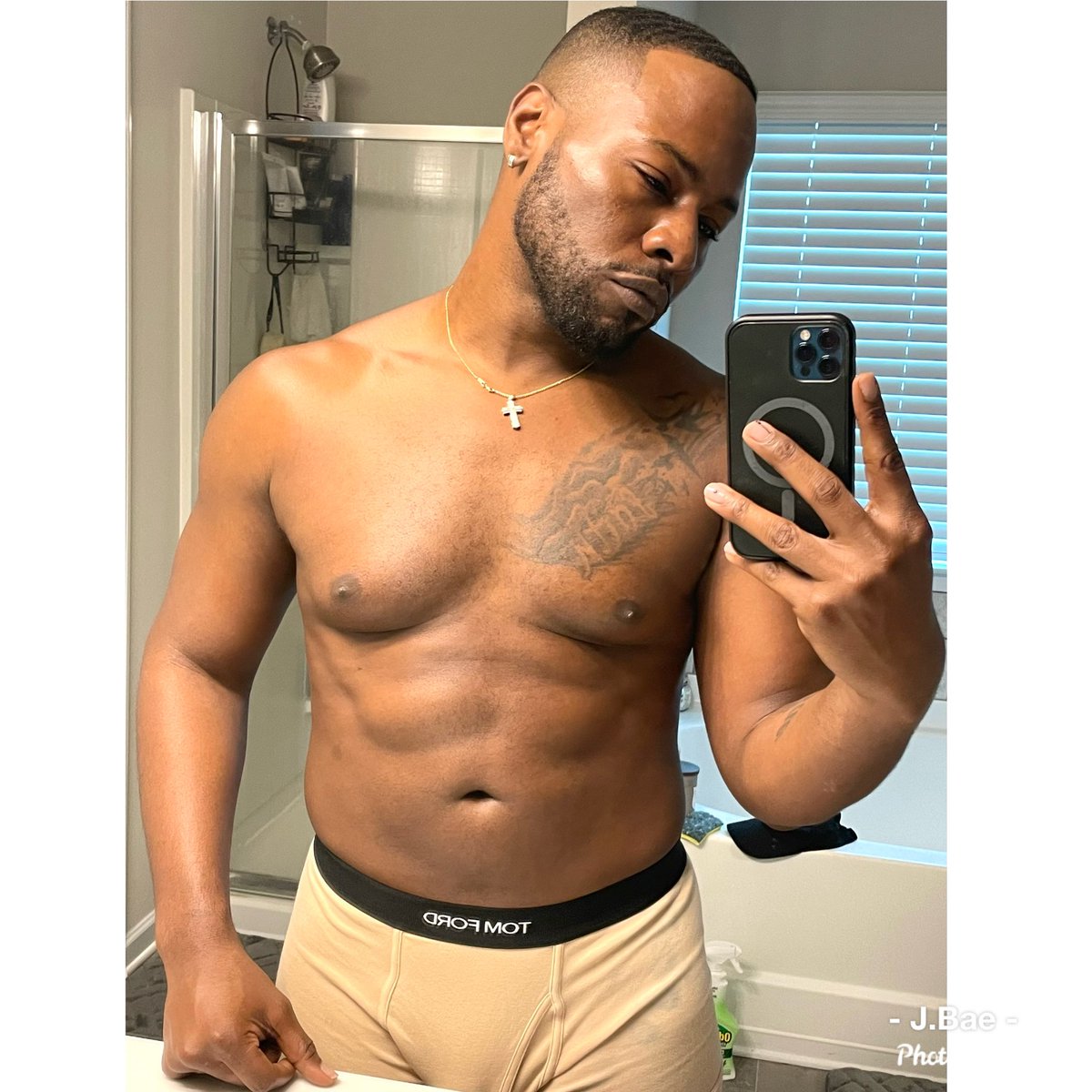 ConfidentEgo's tweet photo. #MCM #SelfLove #TomFord #COZY #ImBae #Blessed 🤎🖤🤍 https://t.co/zumfdtHrVb