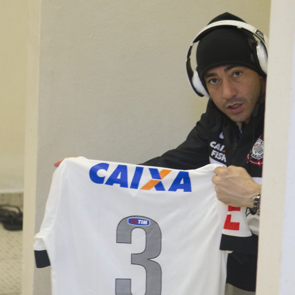 _sccpnews's tweet image. ⚫⚪ | Após perder em 2 instâncias, o Corinthians conseguiu reverter a ação judicial movida pelo ex-zagueiro Chicão, na terceira instância.

Com ação ajuízada em 2014, o ex-defensor cobrava um valor referente aos 15% do chamado &quot;Direito de Arena&quot;.

📰 | @MeuTimao