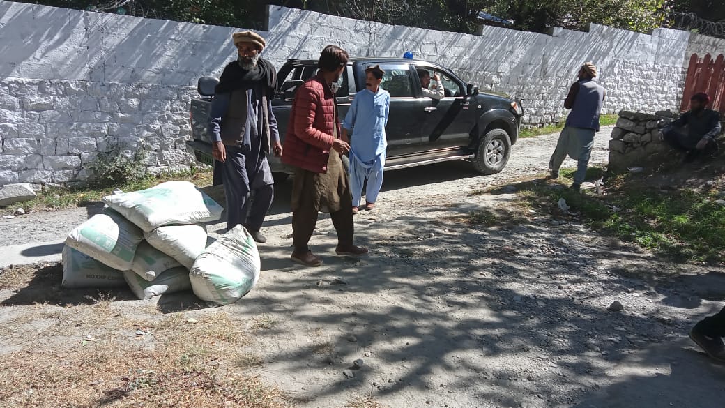 GhizerDc's tweet photo. Relief items received from @ndmapk has been distributed today among flood affectees of Darmadar Gupis.
@csgbpk @HomeDeptGB @gbdma @AcGupis https://t.co/RwZT6qKxmO