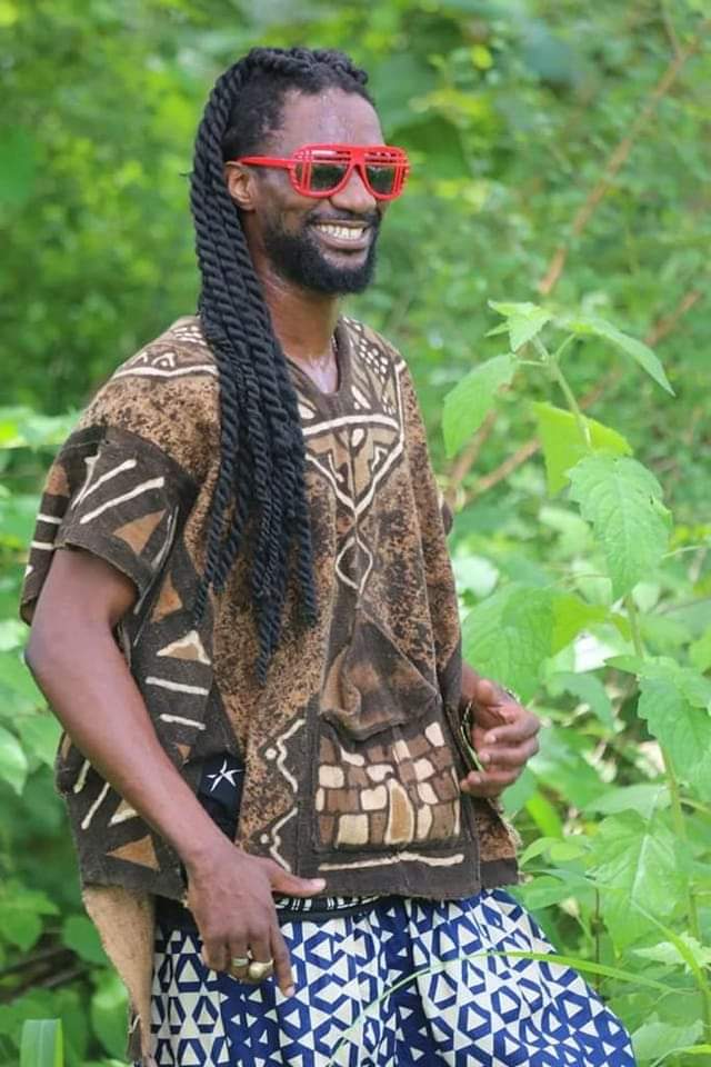 M_BoyeBa's tweet photo. Willy Boy du groupe kermendeng de #Goudomp nous a quitté ce matin. Amadou Diallo  de son vrai nom, Willy était un grand frère pour moi. 

Il a contribué grandement au rayonnement de la culture et de la ville de Goudomp. Qu'il repose en paix ! https://t.co/34Rj2A6wAm