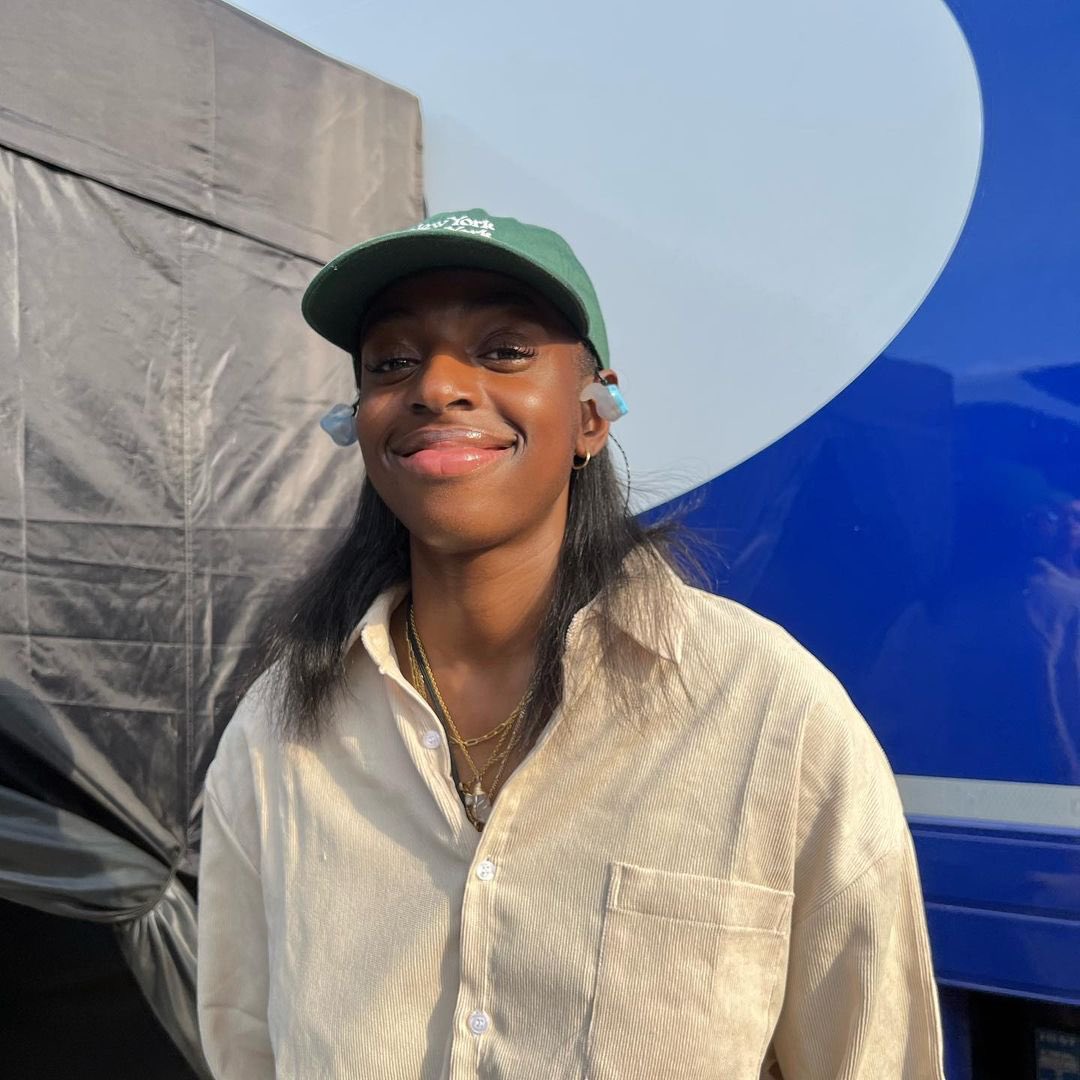 “I like to write about things we experience, but don’t always talk about openly, like prioritizing mental health and how painful friendship breakups can be.” —Singer-songwriter <a href="/catburns/">Cat Burns</a> ❤️  

instagram.com/p/Ci-cLCKMY7w/