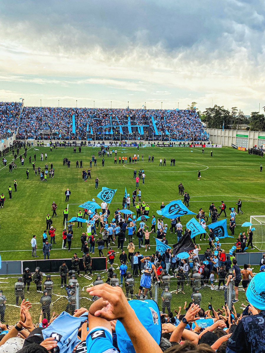 Matiuvalle's tweet photo. 💙 C A M P E O N E S   - C A B - 💙

@Belgrano 

#BelgranoCampeon https://t.co/fkHIvC1Xuj