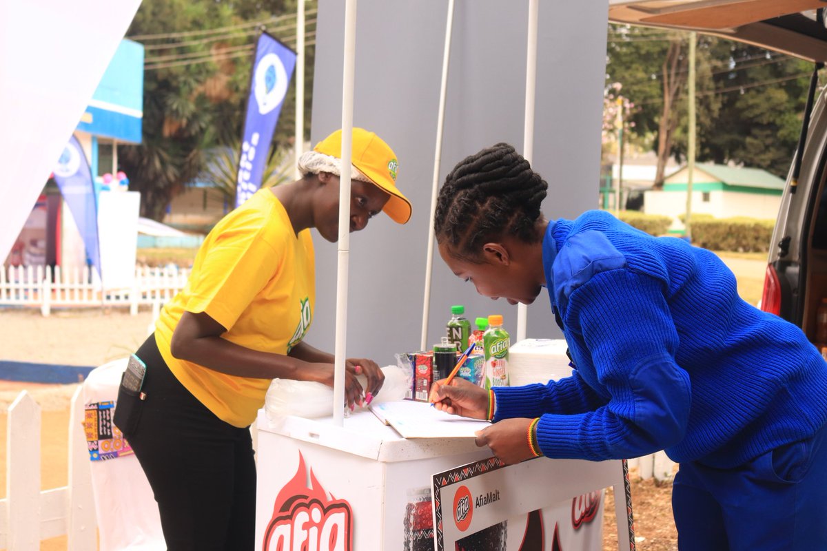 afia_ea's tweet photo. Kwa wale wote  walifika kwenye 'site' on Day 1, asanteni "kwa kuja".Kwa wale waliokua na Monday blues ama hawakupata fursa, kesho pia ni siku! Tupatane showground kwa burudani, amazing prices na prizes.
#afiafruitjuices #afiaEnergy #afiaAppleGingerBoost  #AcaciaKids https://t.co/svgwm1HtQA