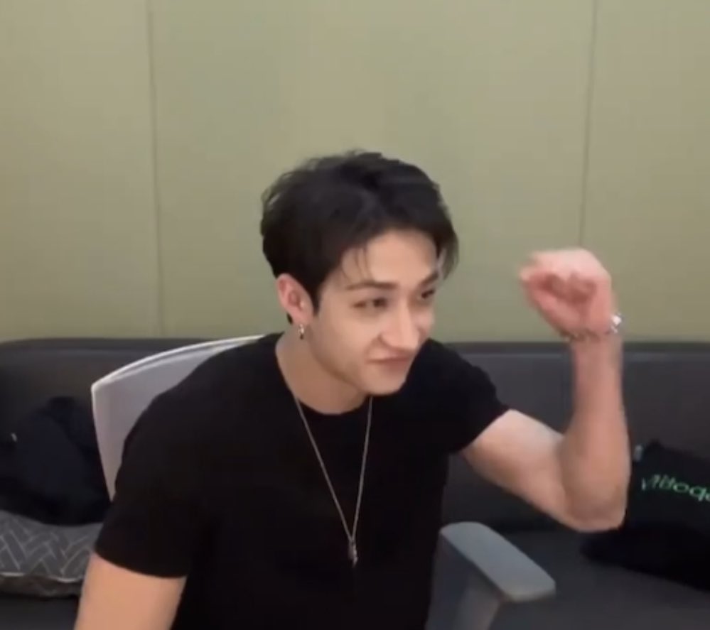 shortgirl_riah's tweet photo. Nah Mr. Steal Yo Girl smiling to #HEYDAY and then the comments are turned off… sus…
#skz #StrayKids @Stray_Kids #BangChan #chan #chrisbang #christopherbangchan #CHRISTOPHER #EXPLAINYOURSELF #MAXIDENT https://t.co/IX9rwqeTNW