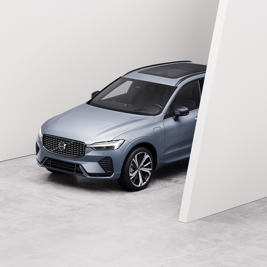 𝗩𝗼𝗹𝘃𝗼 𝗫𝗖𝟲𝟬 𝗥𝗲𝗰𝗵𝗮𝗿𝗴𝗲. 𝗦𝘂𝗯𝘀𝗰𝗿𝗶𝗯𝗲 𝗼𝗿 𝗕𝘂𝘆*
Stay flexible or own it. Either way, an extensive car package is always included with Care by Volvo. 

Click here to learn more: bit.ly/3UDxNQb

*Terms apply.