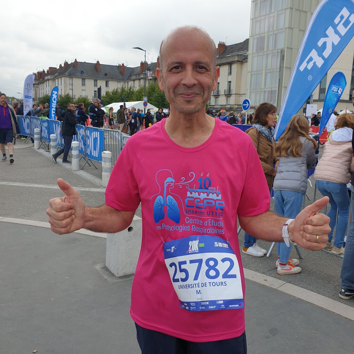 CEPR_Inf_Immun's tweet photo. Belles #courses hier lors des 10 &amp; 20 kms de #Tours avec plusieurs #courageuses équipières du @CEPR_Inf_Immun @CEPR_Team3 qui portaient le T-shirt marquant les 10 ans de notre #laboratoire! 
👍 👏👏👏Adélaïde, Emilie et Christelle https://t.co/46yH2sjQPk