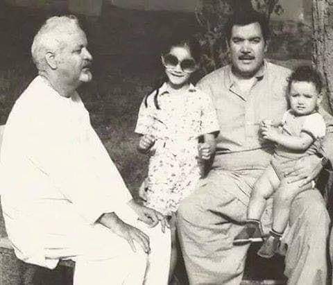 Niamatsafi7's tweet photo. شهيد ډاکټر نجيب الله او په څنګ کي ناست شهيد سلېمان لايق . 
دواړه نه يواځي همفکره بلکې د دواړو قاتل هم يو دی،او د دوئ دواړو قاتلين زموږ دټولو همفکرو افغانانو قاتلين دي . 
شهيدانو تاسو دواړه ژوندي ياست ځکه چي ستاسو مفکوره ژوندۍ ده ، ستاسو د سپېڅلي لاري لارويان ورځ تر بلي ډېريږي . https://t.co/Jp5XQ3xx4n