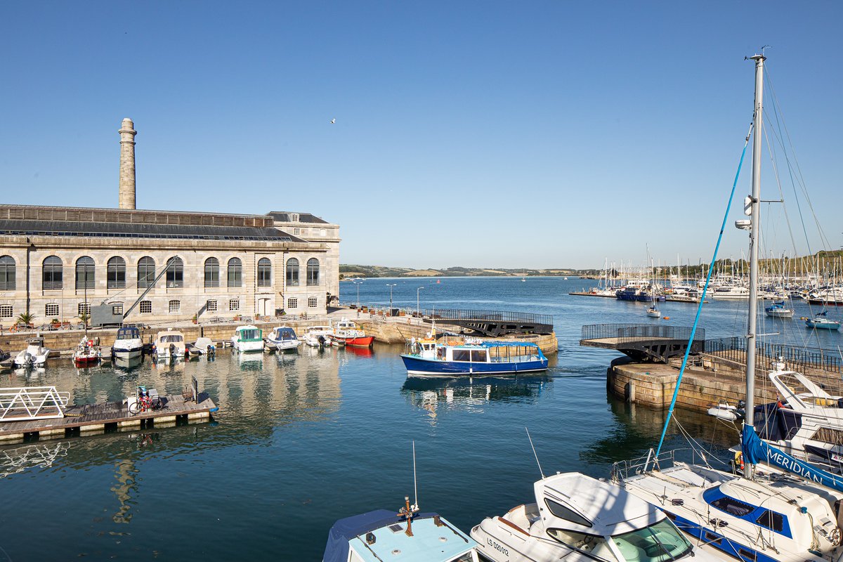 'the buildings have been preserved yet transformed into apartments, a cinema, artist and start-up spaces, a hotel and bars, and restaurants” Great to see @RoyalWilliamYd featured in @Telegraph telegraph.co.uk/property/uk/11…