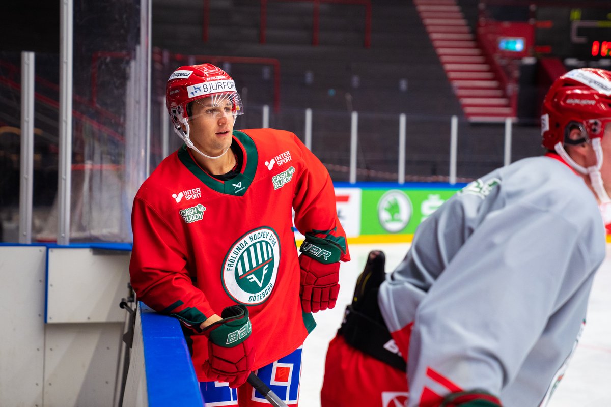 Frölunda HC on Twitter "Kolla vem som var på is med laget en stund idag😃"