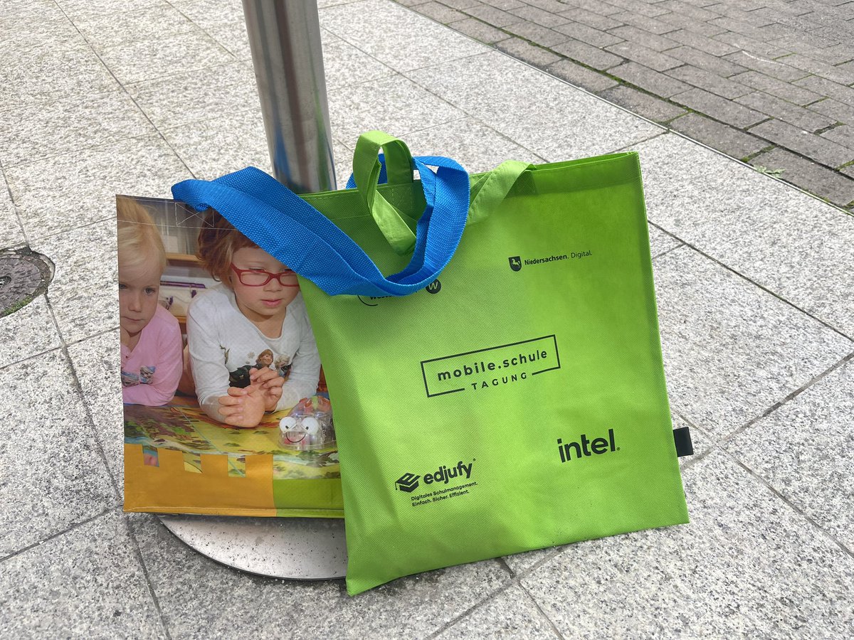 #molol22 Was genau sprach jetzt noch gegen den Rollkoffer 😉 <a href="/mobileschule/">mobile.schule</a>